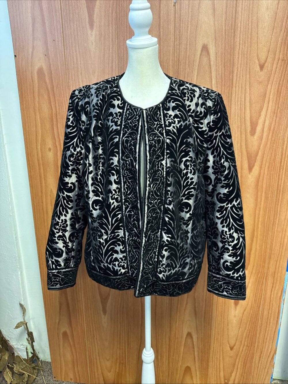 Soiree Woman Black Velvet Floral Plus Size 20 Formal Blazer